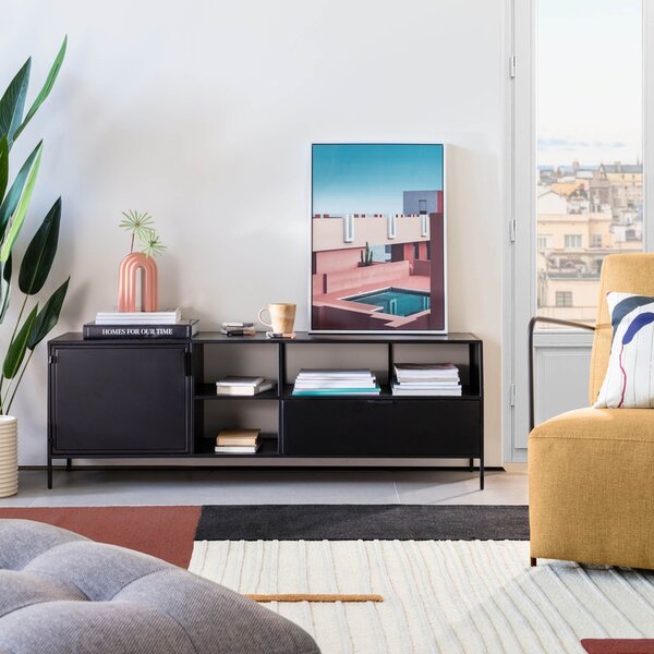 Černý kovový TV stolek Kave Home Shantay 150 x 35 cm