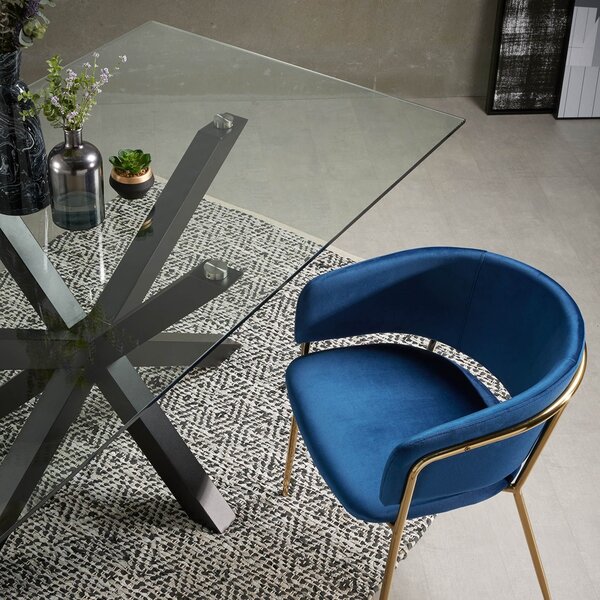 Skleněný jídelní stůl Kave Home Argo 160 x 90 cm s černou kovovou podnoží