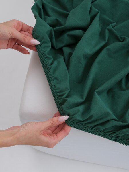 MK Lůžkoviny Jersey prostěradlo s elastanem 120 × 200 cm – tmavě zelené