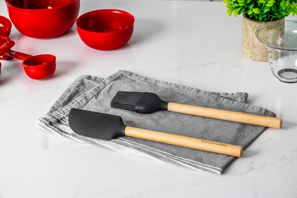 KitchenAid Stěrka silikonová KitchenAid, bambusová rukojeť, černá KQG631OHOBE