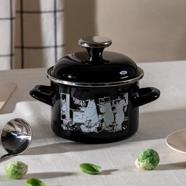 Muurla Hrnec Moomins in the Kitchen 1,5l, černo-bílý