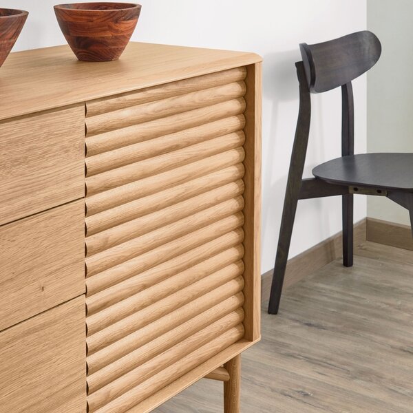 Dubová komoda Kave Home Lenon 155 x 45 cm