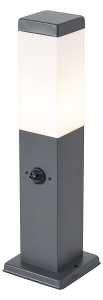 Venkovní lampa tmavě šedá s opálovým sklem 45 cm IP44 se zásuvkou a senzorem pohybu - Malios