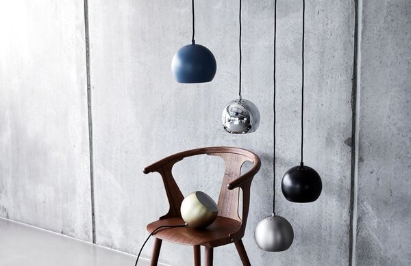 Stříbrné matné závěsné světlo Frandsen Ball 18 cm
