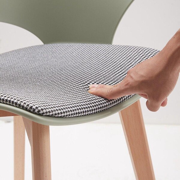 Sada čtyř jídelních židlí – dostupné v různých barvách – židle – dřevěné nohy – moderní jídelní židle