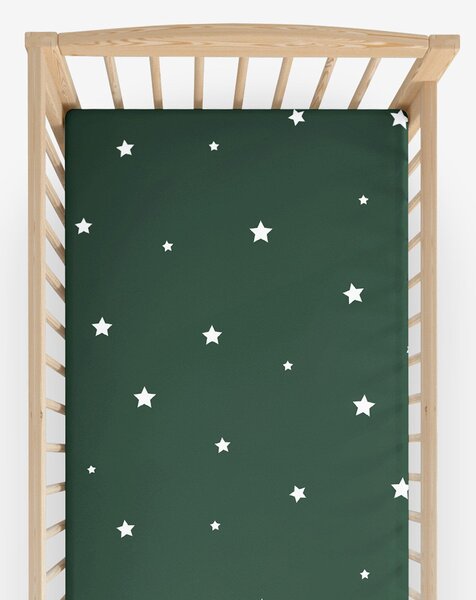 Goldea vánoční bavlněné napínací prostěradlo do dětské postýlky - hvězdičky na tmavě zelené 60 x 120 cm