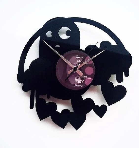 Designové nástěnné hodiny Discoclock 061 Strašidlo lásky 30cm