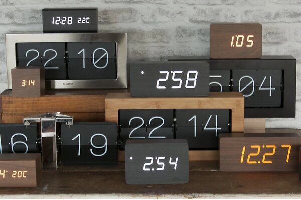 Designové nástěnné/stolní překlápěcí hodiny 5642ST Karlsson 37cm