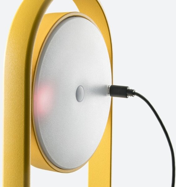 Pedrali Žlutá kovová bezdrátová stolní LED lampa Giravolta 33 cm