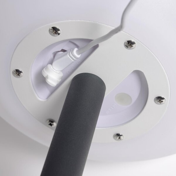 Bílá plastová stolní LED lampa Kave Home Dinesh s černou podnoží