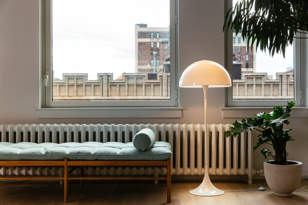 Stojací lampa Panthella Opal White
