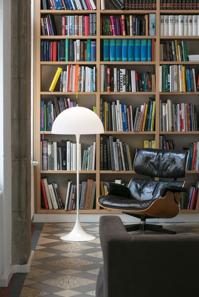 Stojací lampa Panthella Opal White