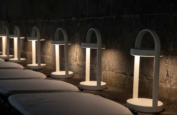 Pedrali Stříbrná kovová bezdrátová stolní LED lampa Giravolta 33 cm
