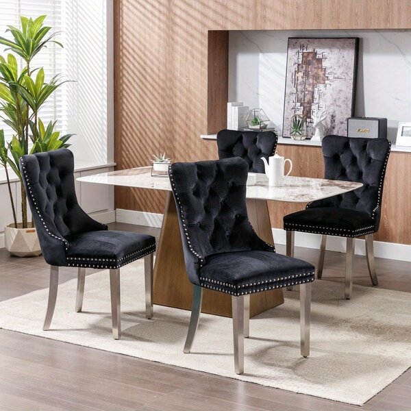 Sada dvou moderních, h jídelních židlí s elegantním čalouněním v černé barvě