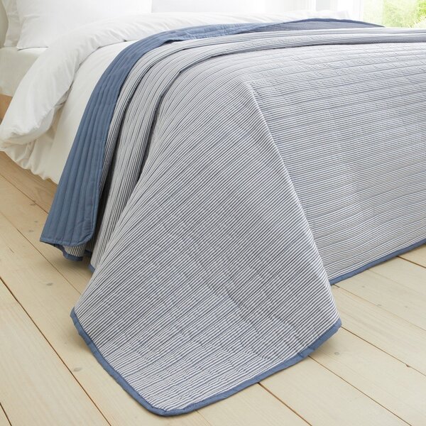 Modrý prošívaný přehoz 220x230 cm Stripe – Catherine Lansfield