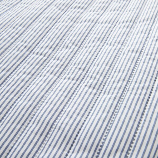 Modrý prošívaný přehoz 220x230 cm Stripe – Catherine Lansfield