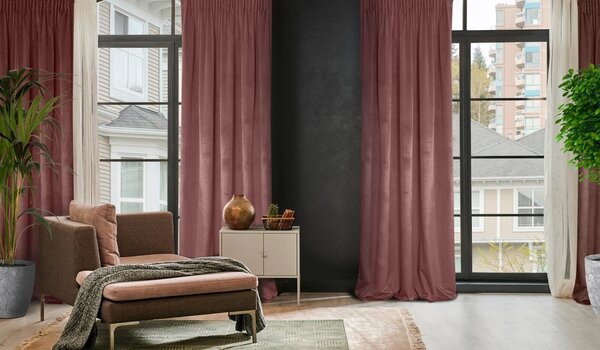 ZATEMŇOVACÍ ZÁVĚS NA PÁSCE ROSA 140X270 CM TMAVĚŘŮŽOVÁ