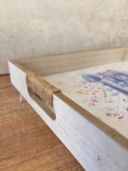 Podnos na servírování, držák ubrousků a hrnečky Design: Hrnek