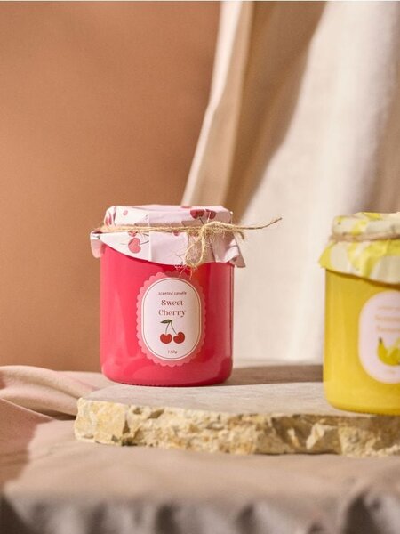 Sinsay - Vonná svíčka Sweet Cheery - světle fialová