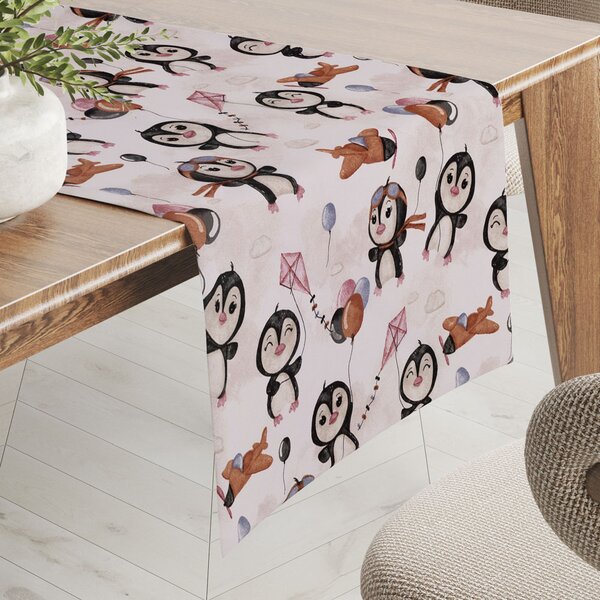 Biante Dětský bavlněný běhoun na stůl Sandra SA-647 Tučňáčci s hnědými letadélky na bílém 20x120 cm