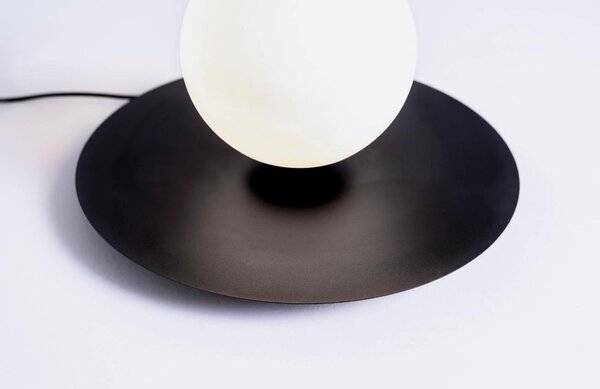Nordic Design Černobílá skleněná stolní lampa Lyon M