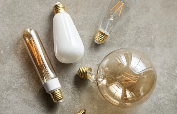 -25 % Dny MOMENTI– Bolia Bílá stmívatelná LED žárovka Edison E27 6W