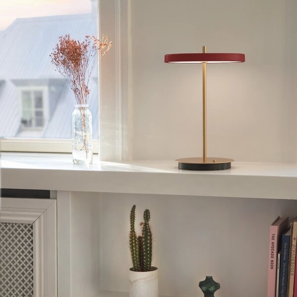 Umage Červeno-zlatá kovová stolní nabíjecí LED lampa Asteria