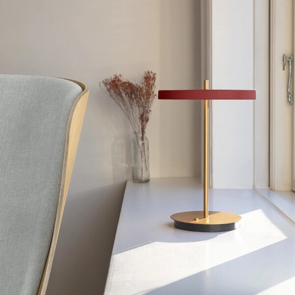 Umage Červeno-zlatá kovová stolní nabíjecí LED lampa Asteria