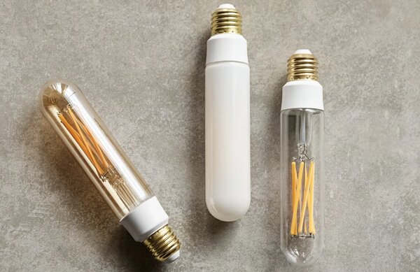 -25 % Dny MOMENTI– Bolia Opálově bílá stmívatelná LED žárovka Tubular E14 4W