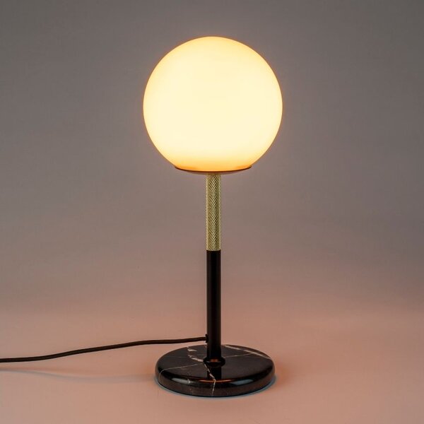 Opálově bílá skleněná stolní lampa ZUIVER ORION s mramorovým podstavcem