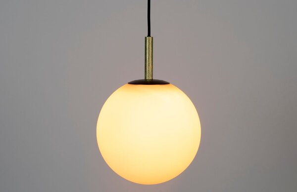 Opálově bílé skleněné závěsné světlo ZUIVER ORION 25 cm