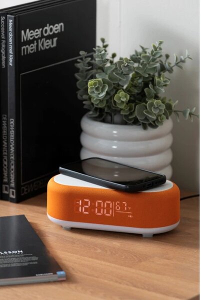 Stolní hodiny s budíkem, nabíječkou smartphonů a Bluetooth reproduktorem 6033OR Karlsson 20cm