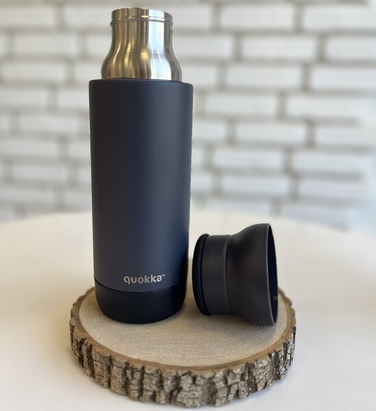 Nerezová termoláhev s poutkem Echo, 690ml, Quokka, černá