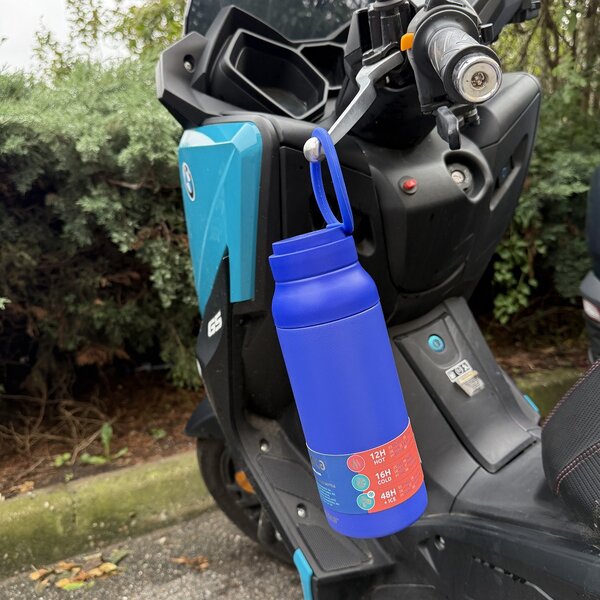 Nerezová termoláhev s poutkem Echo, 690ml, Quokka, modrá