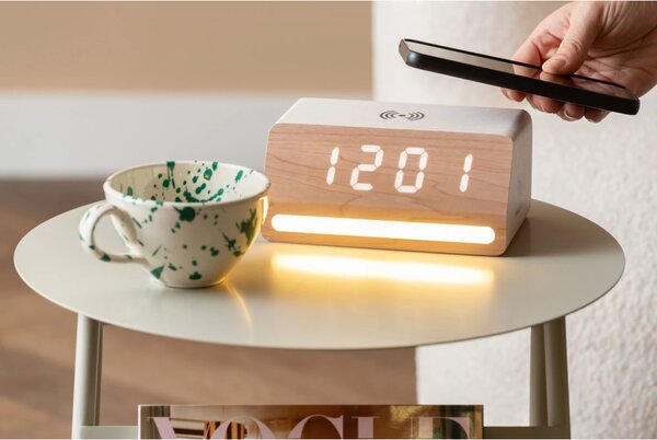 LED hodiny-budík 6078WH Karlsson s nabíječkou smartphonů 16cm