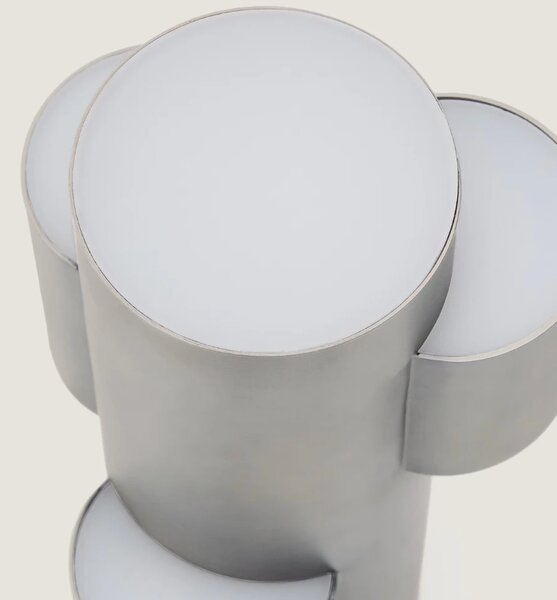Kave Home Světle šedá kovová nabíjecí LED lampa Adrina