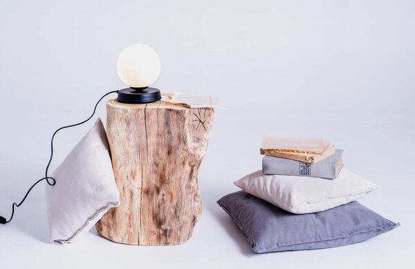 Nordic Design Bílá skleněná stolní lampa Manama S