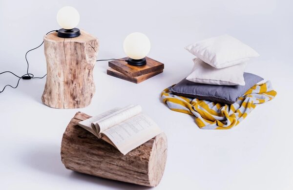 Nordic Design Bílá skleněná stolní lampa Manama M