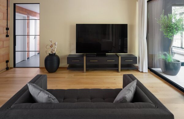 Richmond Dubový TV stolek Cambon 240 x 45 cm