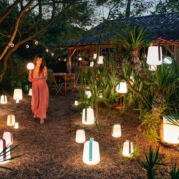 Muškátově šedá venkovní lampa Fermob Balad 38 cm