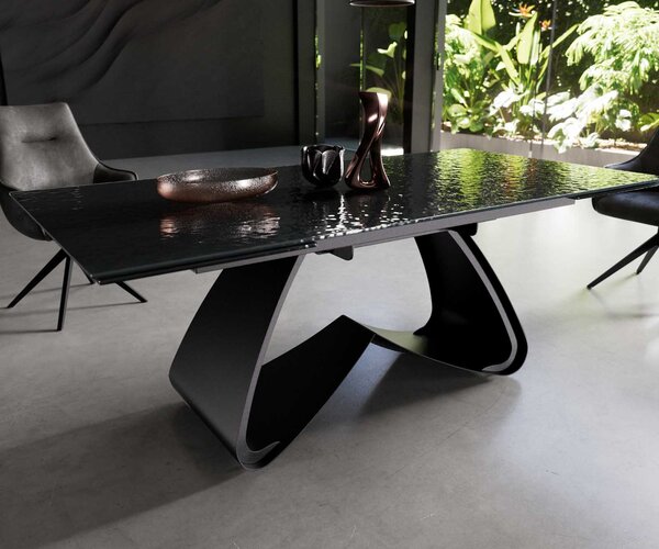 DELIFE Jídelní stůl Edge 200-300x100 sklo s reliéfem kouřově černé 3D design podnož ve tvaru W černá rozkládací