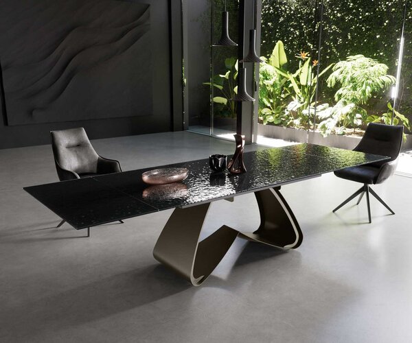 DELIFE Jídelní stůl Edge 200-300x100 sklo s reliéfem kouřově černé 3D design podnož ve tvaru W titanové efektové provedení rozkládací