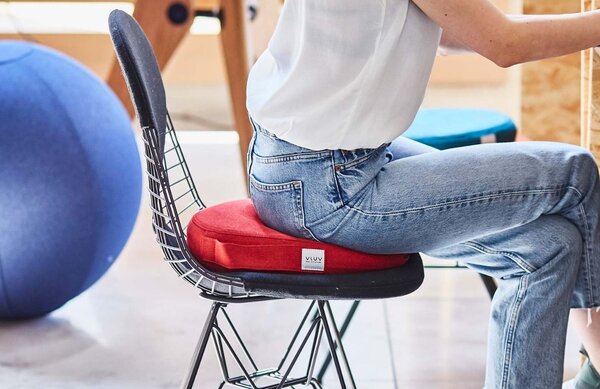 Červený balanční polštář VLUV PIL & PED LEIV 36 cm
