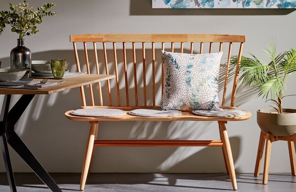 Světle šedý látkový podsedák Kave Home Silke 35 cm