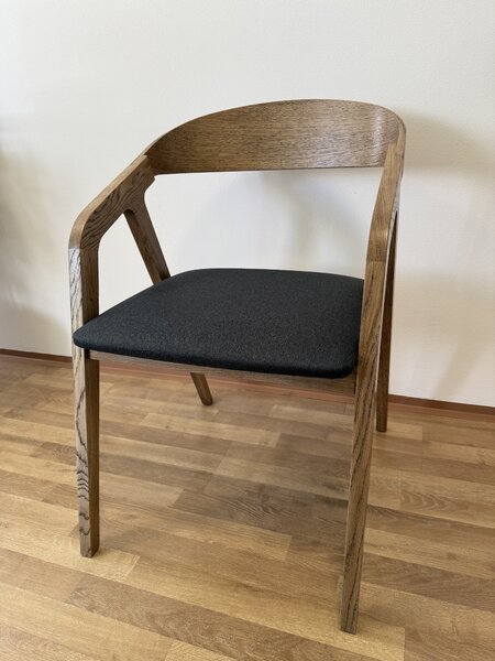 Murdia Dubová židle Frame, patina-černá masiv Typ čalounění: Aragon 03