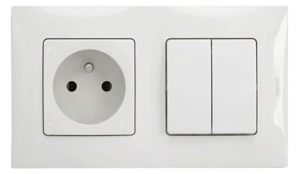 Legrand - Dvojitý vypínač č. 5 a zásuvka domovní 250V/16A s rámečkem NILOE bílá