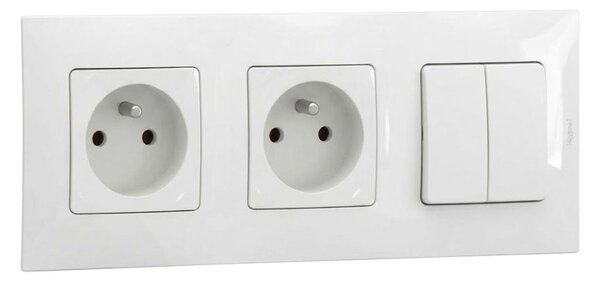 Legrand-Dvojitá zásuvka domovní 250V/16A a dvojitý vypínač č.5 s ráme NILOE bílá