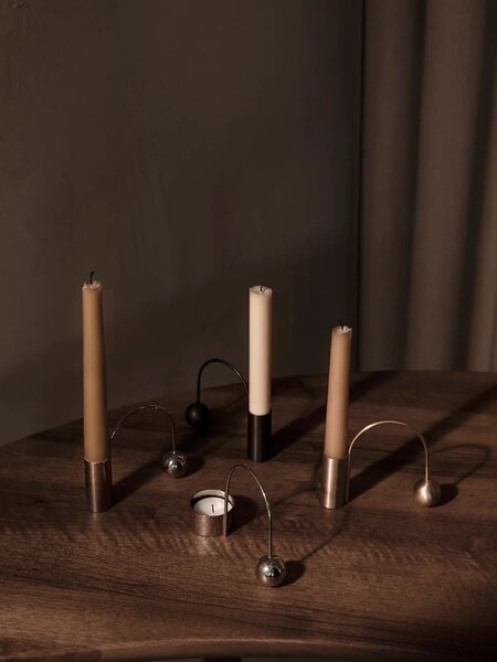 Kovový svícen Brass Balance Candle Holder