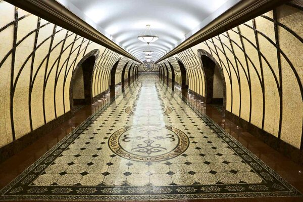 DIMEX | Vliesová fototapeta Metro v Almaty MS-5-2819 | 375 x 250 cm | bílá, žlutá, hnědá