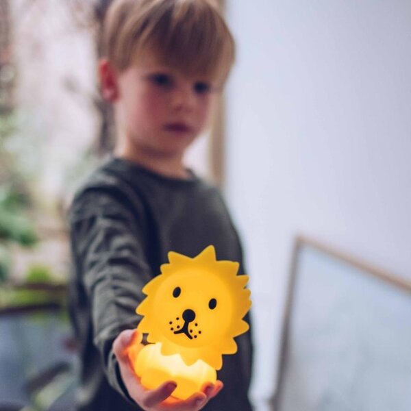 Žlutá plastová dětská LED lampa Mr. Maria Lion 11 cm